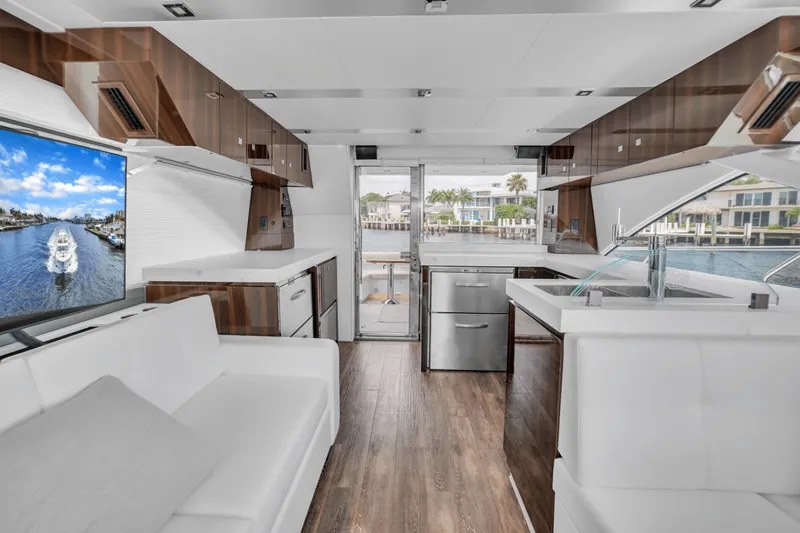 Slide: The Image of Cruisers 60 Fly 2024 - 5500071