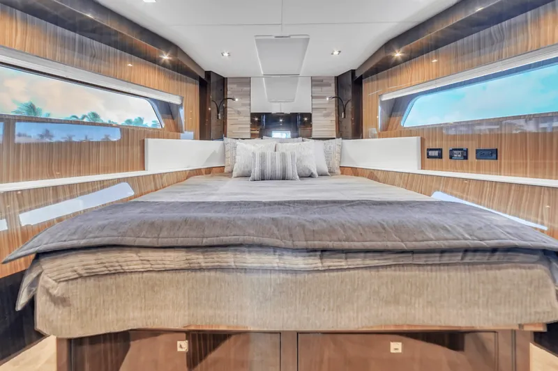 Slide: The Image of Cruisers 60 Fly 2024 - 5500087