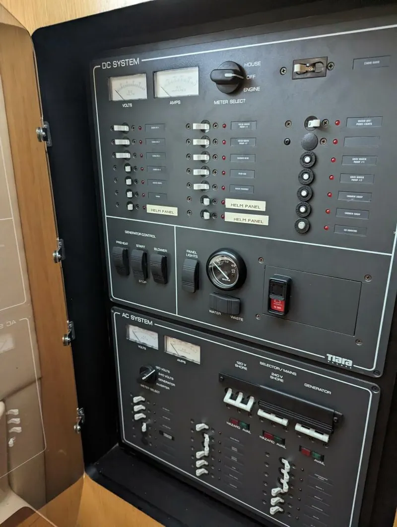 Slide: The Image of Tiara 4000 Express 2003 - 4323000