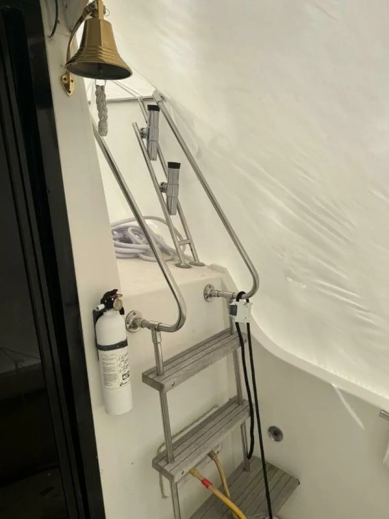 Slide: The Image of Carver Mariner 3297 1990 - 4334095