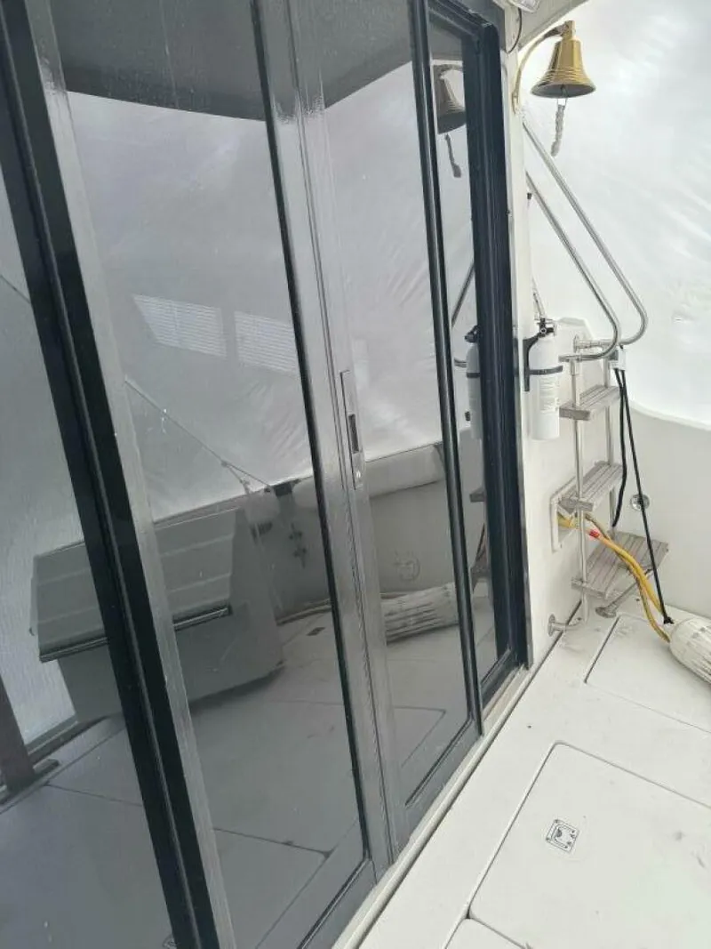 Slide: The Image of Carver Mariner 3297 1990 - 4334072