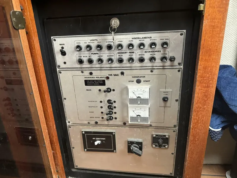 Slide: The Image of Carver Yachts Mariner 3297 1990 - 4334079