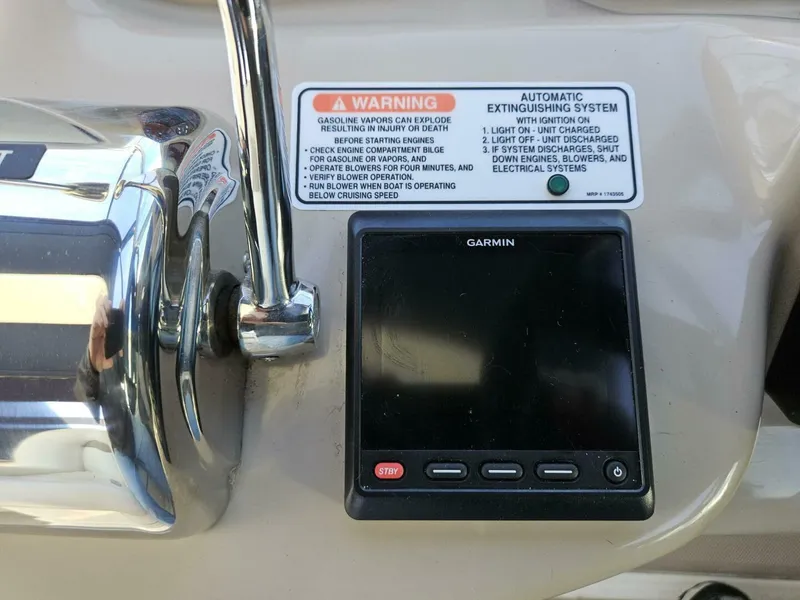 Slide: The Image of Sea Ray 320 2004 - 4413000