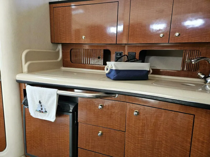 Slide: The Image of Sea Ray 320 2004 - 4413012