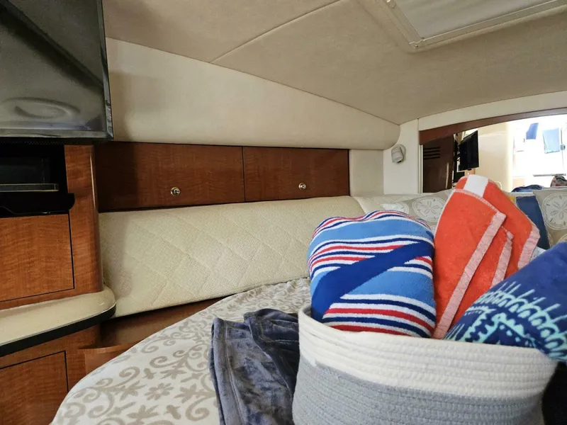 Slide: The Image of Sea Ray 320 2004 - 4413013