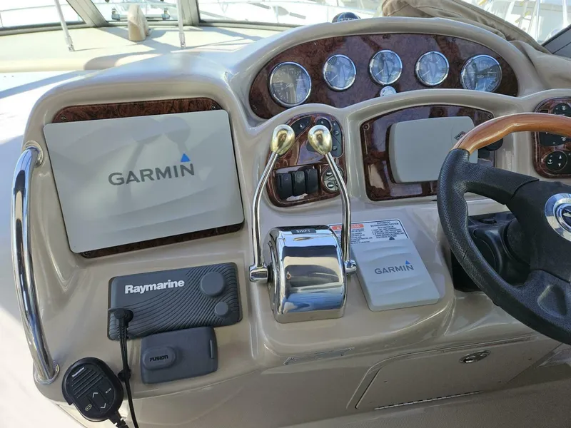 Slide: The Image of Sea Ray 320 2004 - 4412994