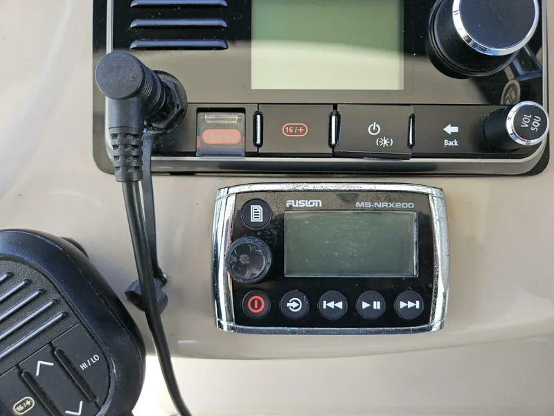 Slide: The Image of Sea Ray 320 2004 - 4412996