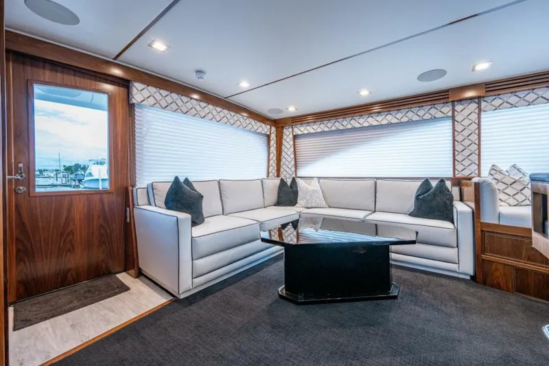 Slide: The Image of Viking 68 KEMOSABE - Salon Sofa 2022 Viking 68 Convertible KEMOSABE - 4334707