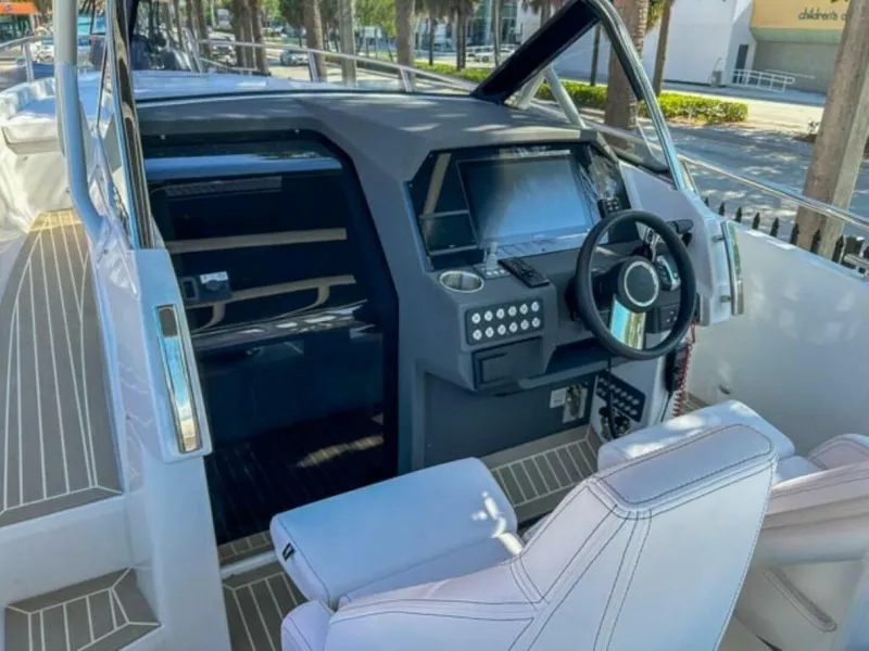 Slide: The Image of Windy SR28 CC 2024 - 4402403