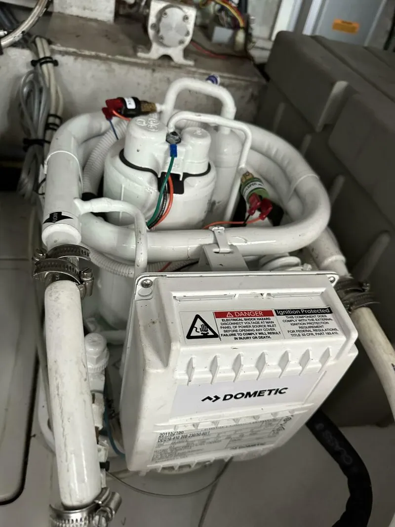Slide: The Image of Azimut 42 2004 - 4336228