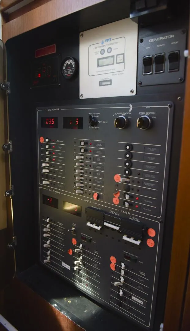 Slide: The Image of 40 Tiara 1995 400 EXP 'SPROUT' Mechanical - 4341062