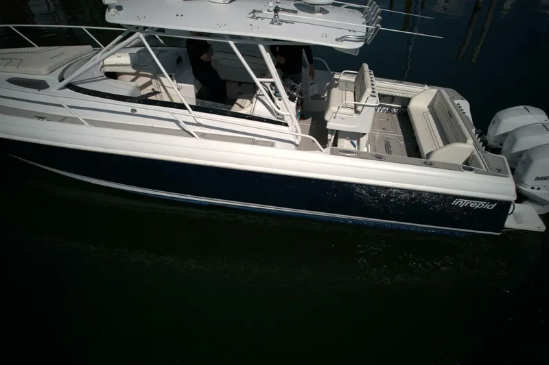 Slide: The Image of Intrepid 377 Walkaround Cuddy 2002 - 4338871