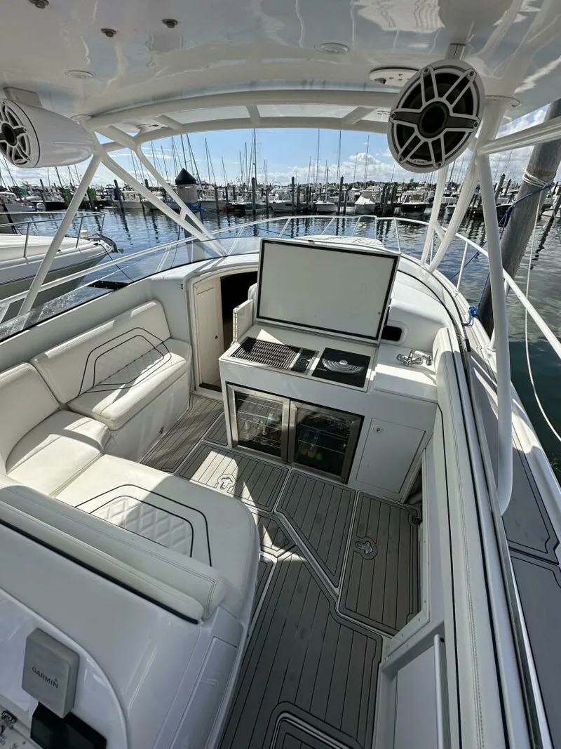 Slide: The Image of Intrepid 377 Walkaround Cuddy 2002 - 4338885