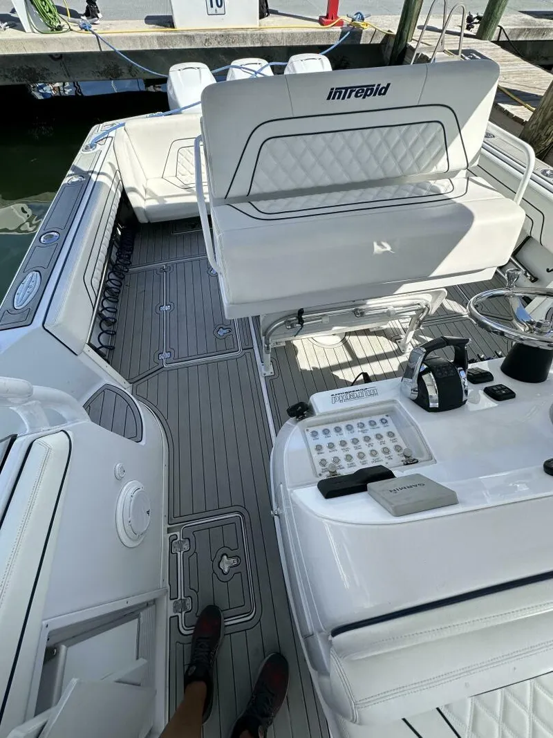 Slide: The Image of Intrepid 377 Walkaround Cuddy 2002 - 4338895