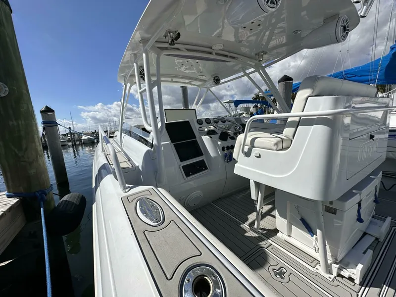 Slide: The Image of Intrepid 377 Walkaround Cuddy 2002 - 4338900