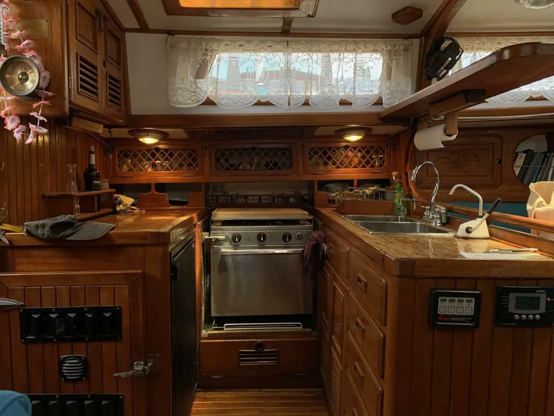 Slide: The Image of Litton Perry 41 1979 - 4344987