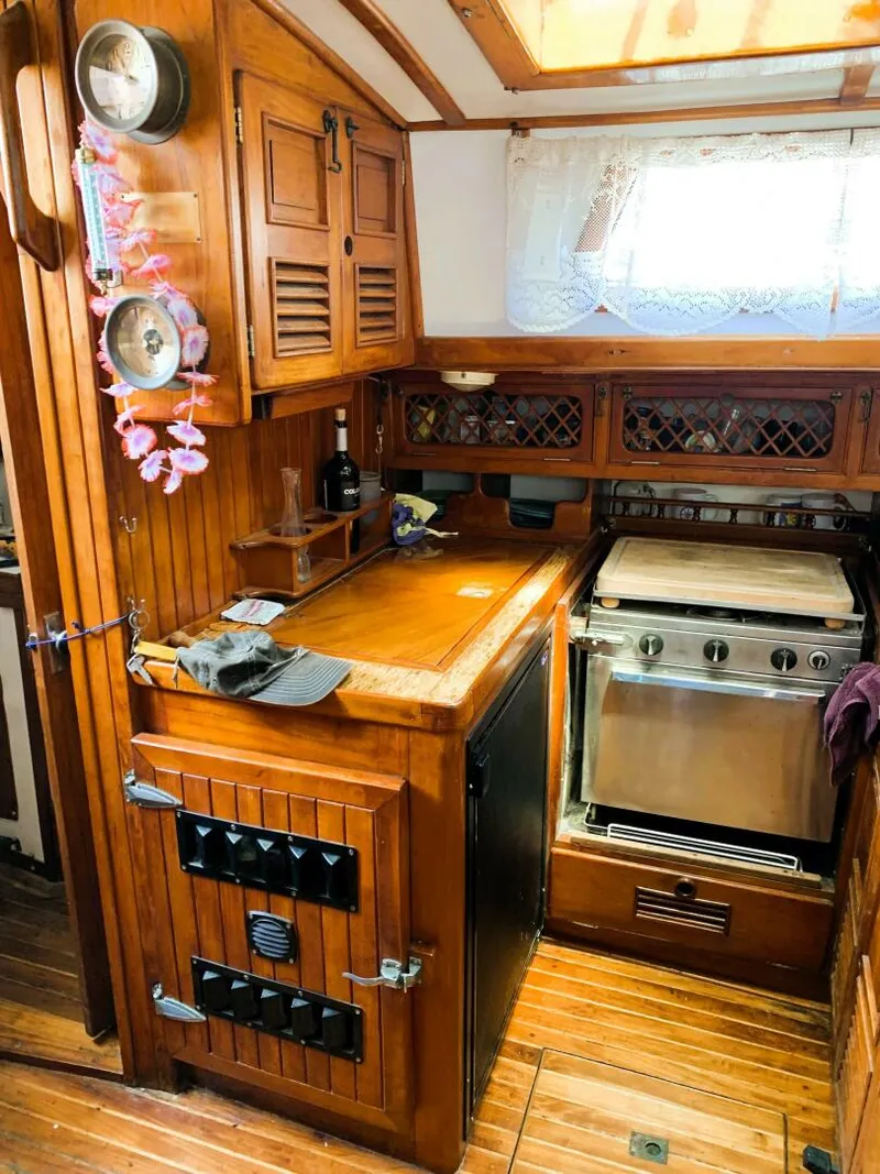 Slide: The Image of Litton Perry 41 1979 - 4344989