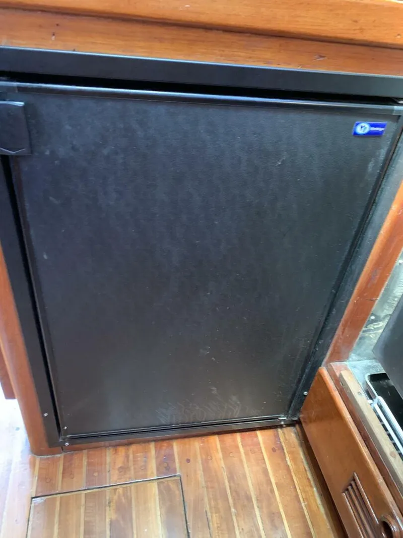 Slide: The Image of Litton Perry 41 1979 - 4344992