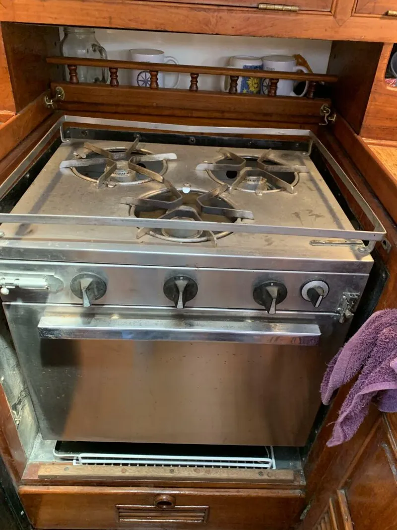 Slide: The Image of Litton Perry 41 1979 - 4344994