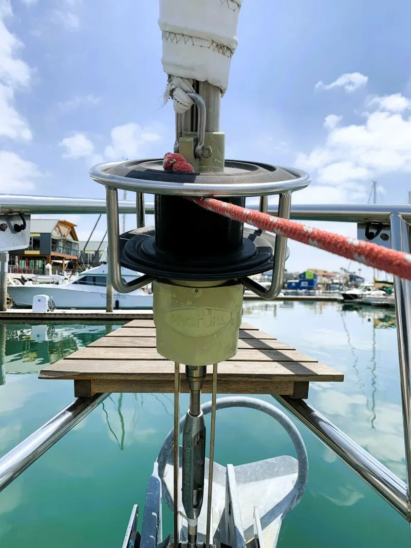 Slide: The Image of Litton Perry 41 1979 - 4344961