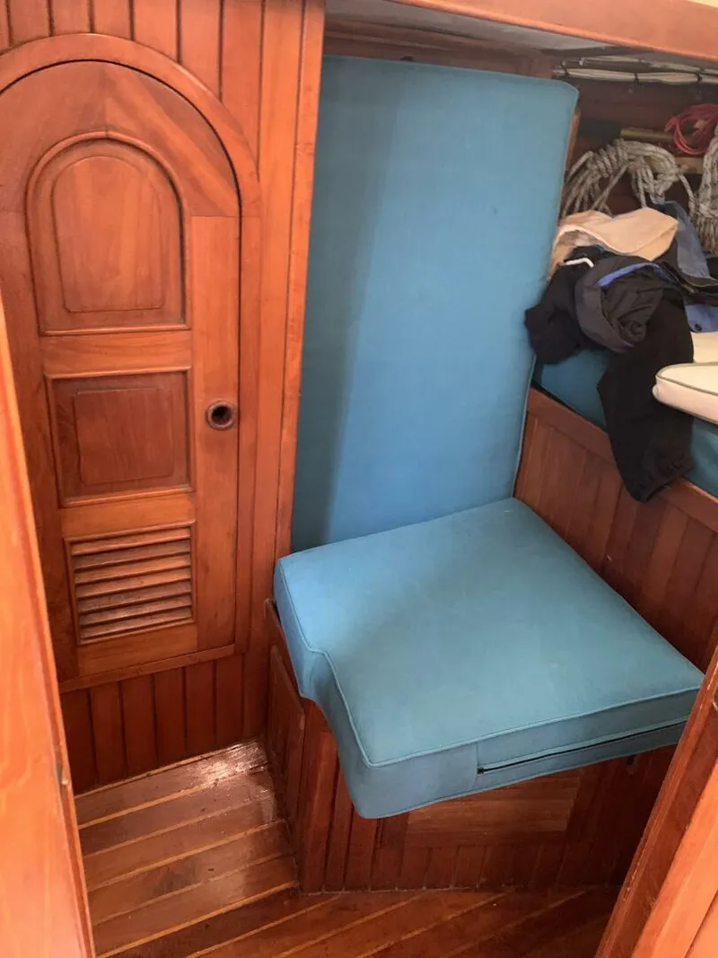 Slide: The Image of Litton Perry 41 1979 - 4345017