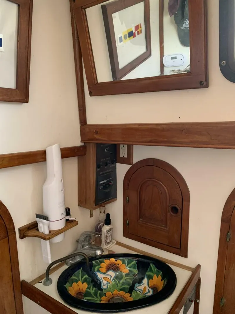 Slide: The Image of Litton Perry 41 1979 - 4345022