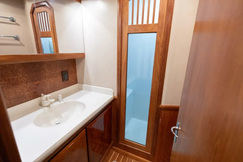 Slide: The Image of 1998 Miller Marine 60' Convertible CAT'N'AROUND-VIP Head - 4351077