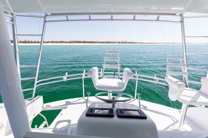 Slide: The Image of 1998 Miller Marine 60' Convertible CAT'N'AROUND-Helm 4 - 4351085