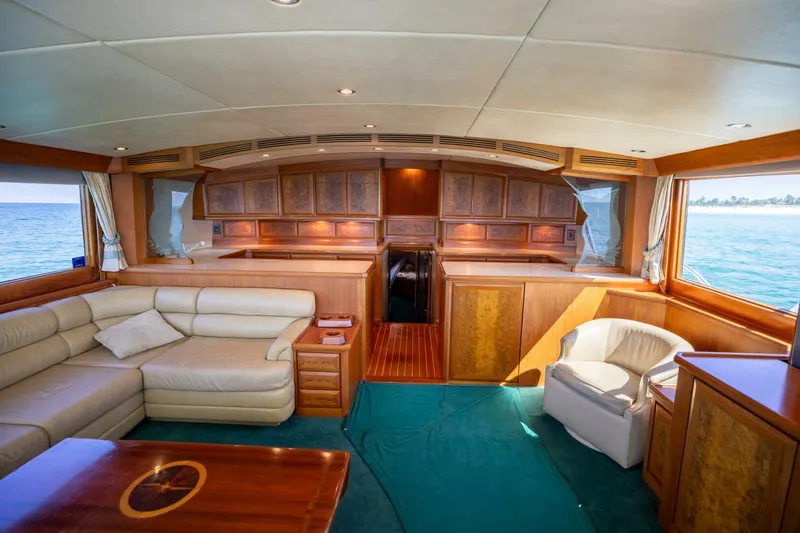 Slide: The Image of 1998 Miller Marine 60' Convertible CAT'N'AROUND-Salon 5 - 4351061