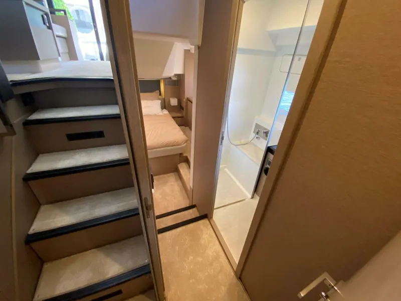 Slide: The Image of Entrance To Master SR From Companionway - 4403545