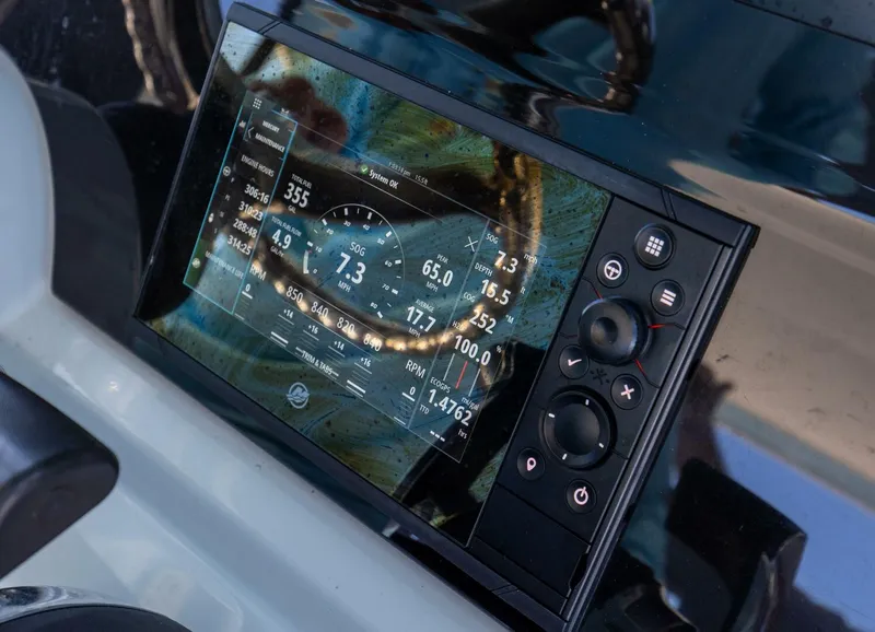 Slide: The Image of 2021 Boston Whaler 420 Outrage _Da_ Wetta Da_ Betta_ Electronics (4) - 4385255