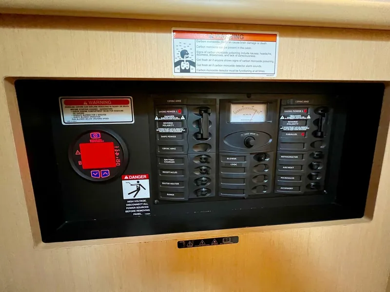 Slide: The Image of Bayliner 335 2012 - 4358025