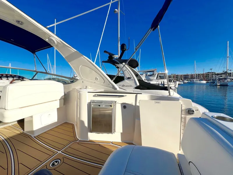 Slide: The Image of Bayliner 335 2012 - 4358055