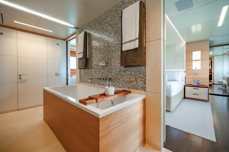 Slide: The Image of Master Bath - 4725486