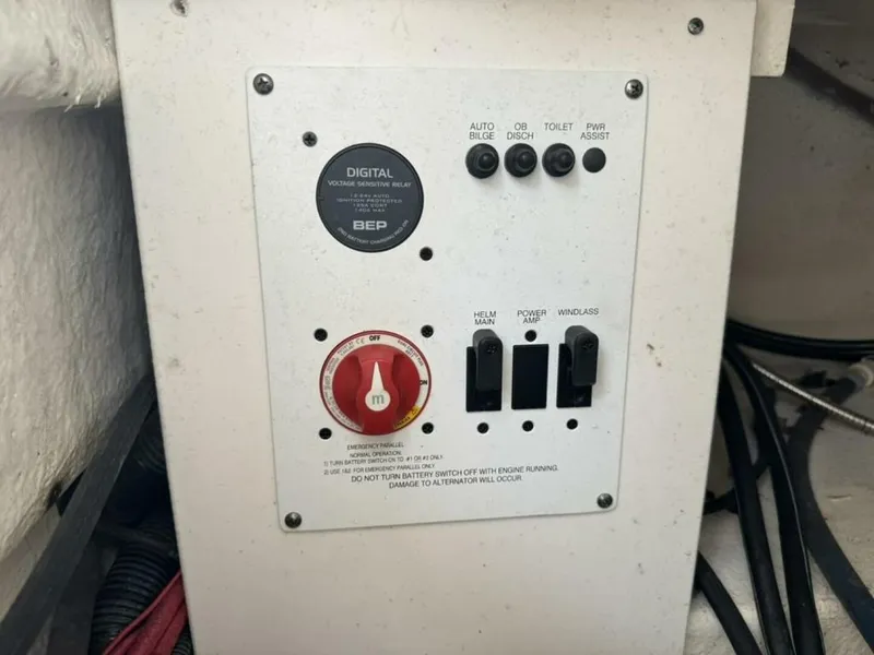 Slide: The Image of Robalo R247 Dual Console 2021 - 4363134