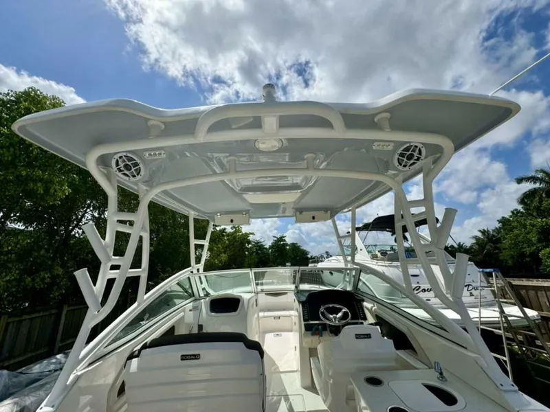 Slide: The Image of Robalo R247 Dual Console 2021 - 4363141