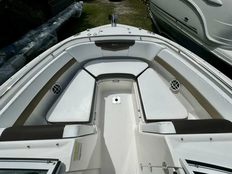 Slide: The Image of Robalo R247 Dual Console 2021 - 4363148