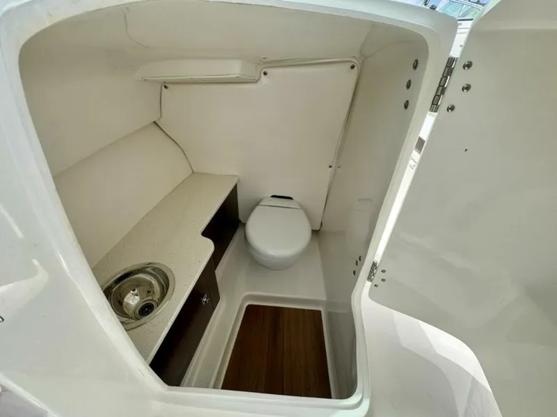 Slide: The Image of Robalo R247 Dual Console 2021 - 4363155