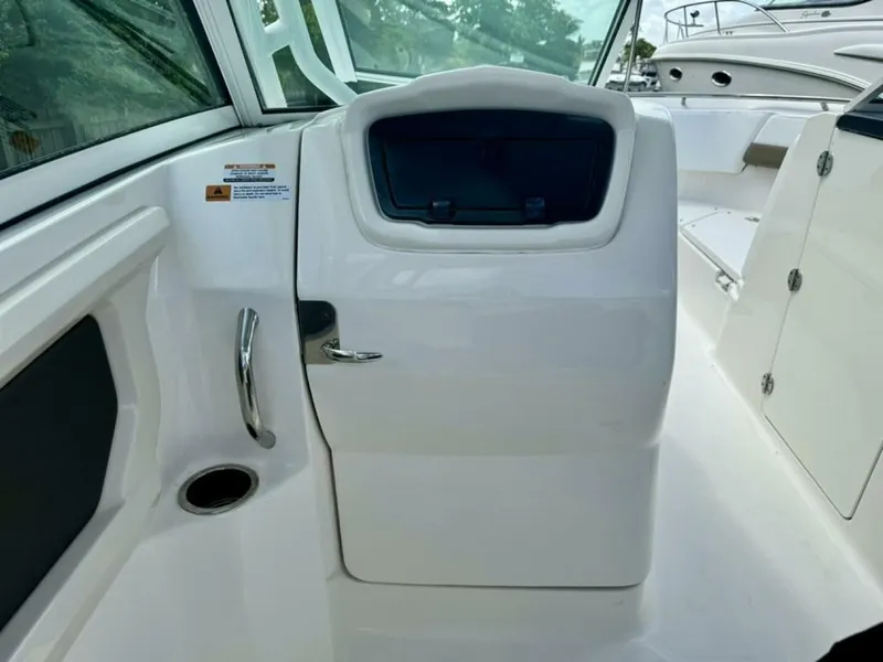 Slide: The Image of Robalo R247 Dual Console 2021 - 4363159