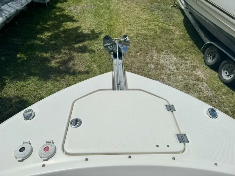 Slide: The Image of Robalo R247 Dual Console 2021 - 4363177