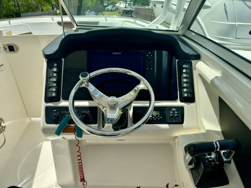 Slide: The Image of Robalo R247 Dual Console 2021 - 4363131