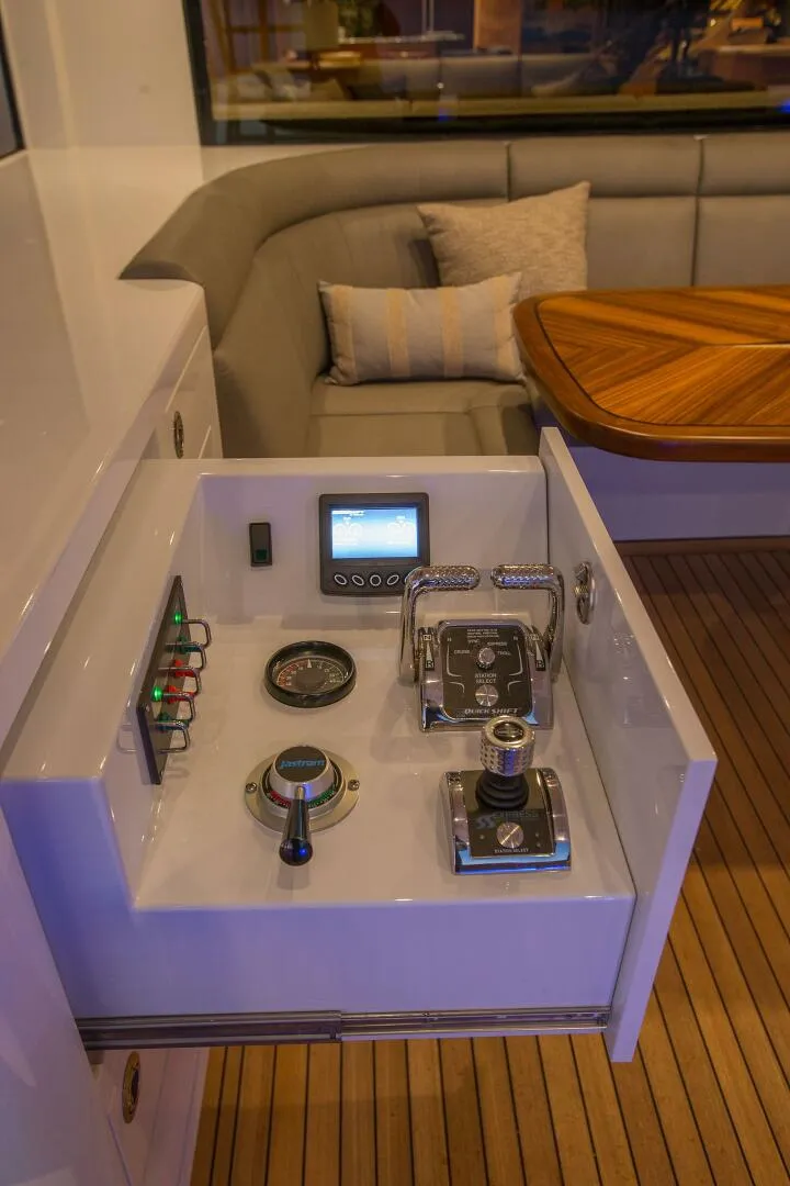 Slide: The Image of 2019 115 Nordlund Expedition Yachtfisher 'Cazador' - Controls - 4393721