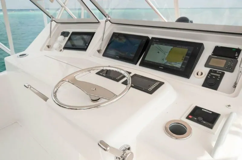 Slide: The Image of 2006 45 Viking Convertible Helm (2) - 4367461