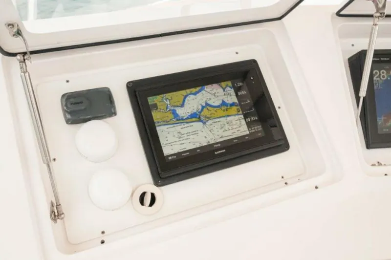 Slide: The Image of 2006 45 Viking Convertible Helm (6) - 4367495