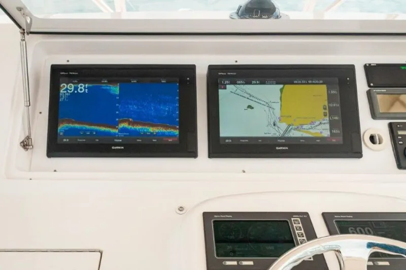 Slide: The Image of 2006 45 Viking Convertible Helm (7) - 4367496