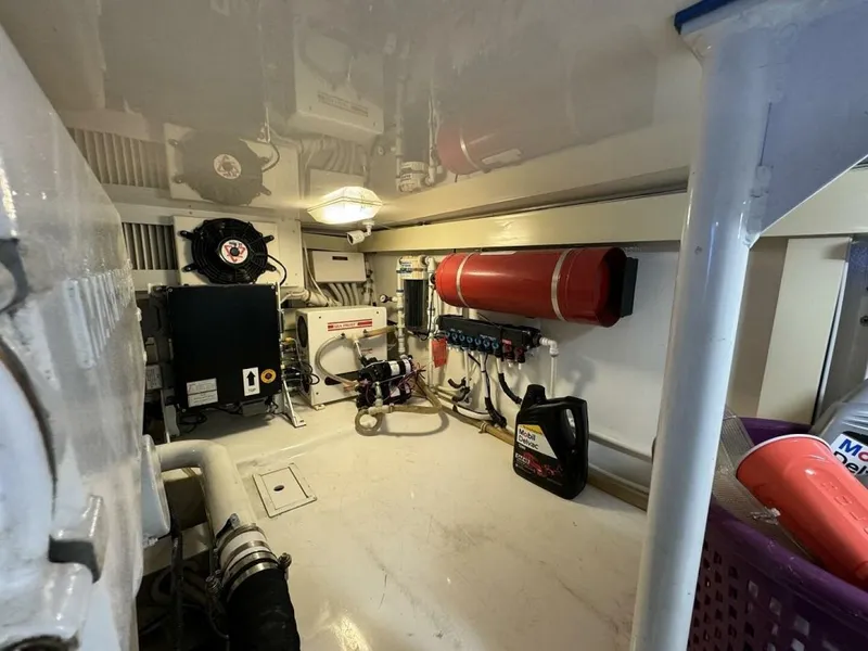 Slide: The Image of 2006 45 Viking Convertible Engine Room - 4381253