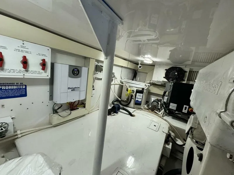 Slide: The Image of 2006 45 Viking Convertible Engine Room - 4381252