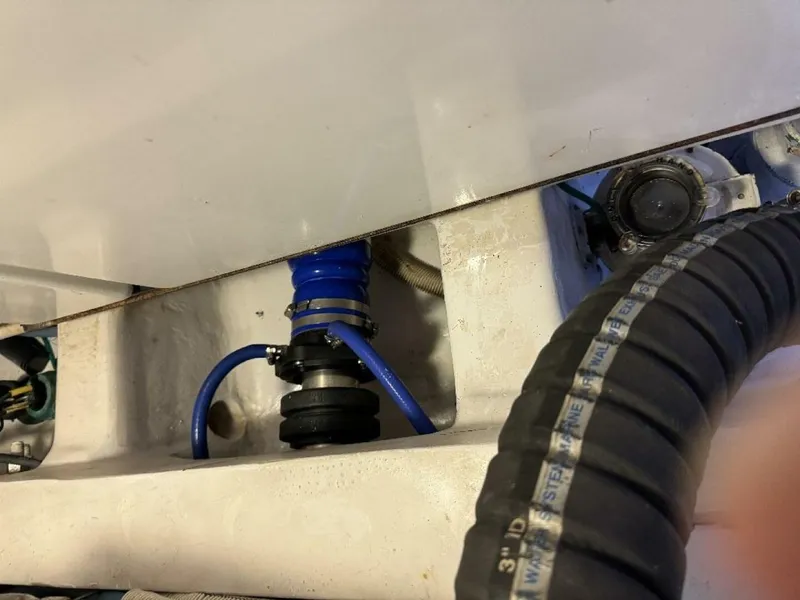 Slide: The Image of 2006 45 Viking Convertible Engine Room - 4381251