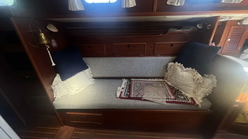 Slide: The Image of Cape Dory 33 1981 - 4470844