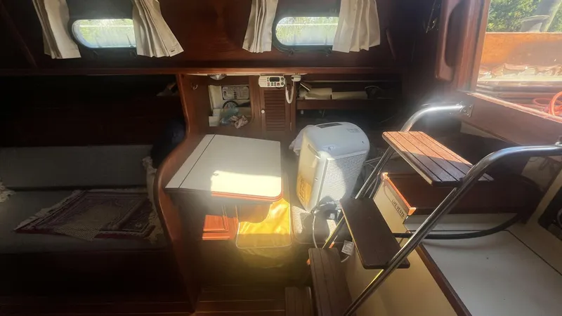 Slide: The Image of Cape Dory 33 1981 - 4470848